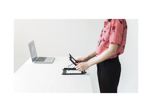 Deltaco Office Tiltbart stativ i stål Til nettbrett og laptop